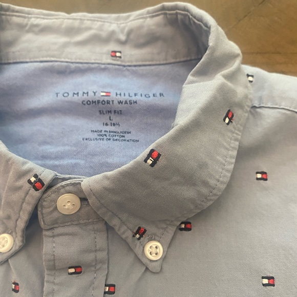 Tommy Hilfiger Embroidered Logo Button Front Shirt - Picture 2 of 5